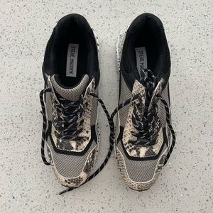steve madden cliff natural snake sneakers